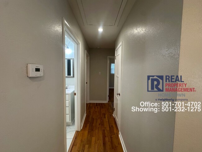 Building Photo - 300 W Mountain View Dr