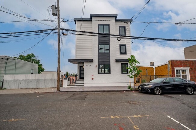 Building Photo - 6719 Meadowview Ave