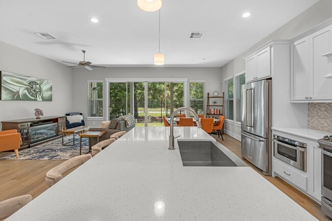 Building Photo - 11 Thorpe Ln