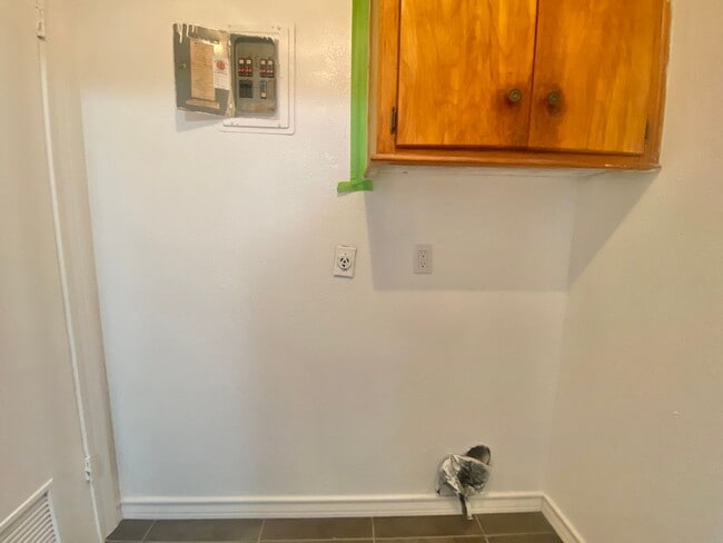 Building Photo - Newly remodeled home now available -