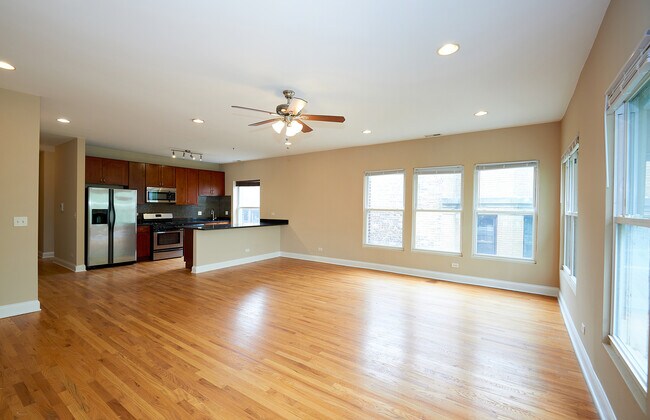 Building Photo - 1609 W Farwell Ave