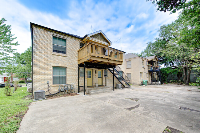 Building Photo - 1831 Sul Ross St