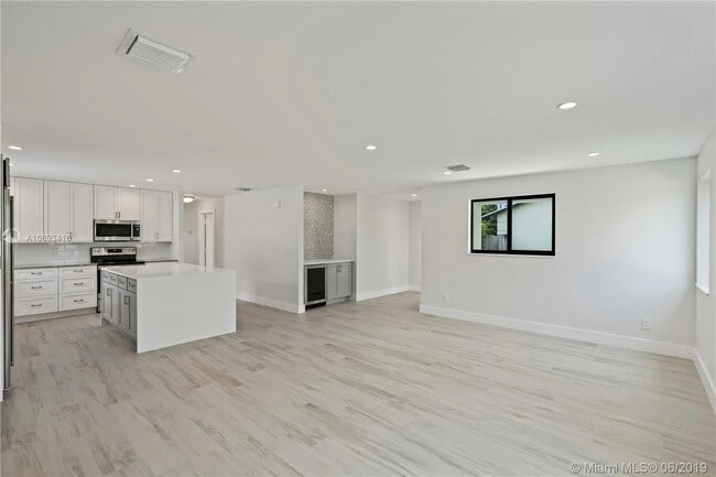 Building Photo - 2539 Wabash Dr