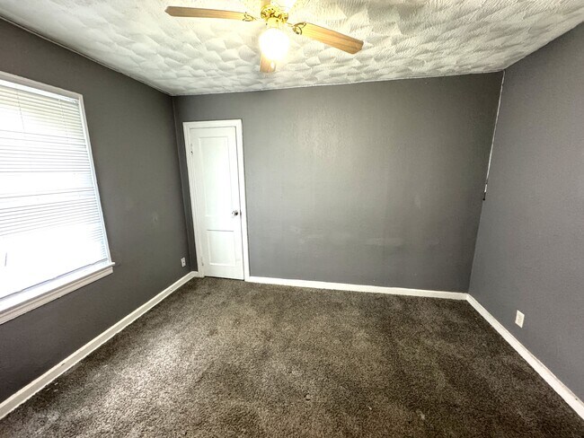 Building Photo - 4025 N Kitley Ave