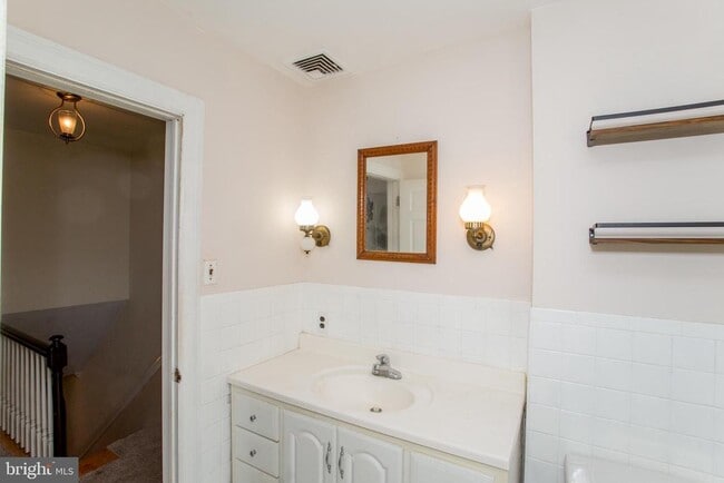 Building Photo - 415 New Rd