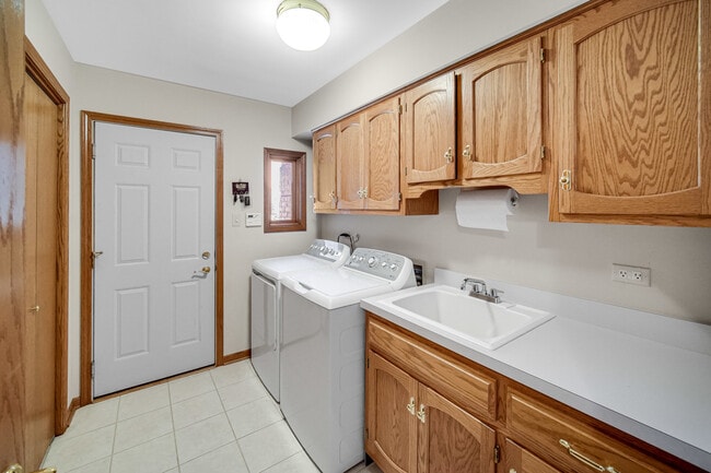 Building Photo - 15538 Royal Glen Ct