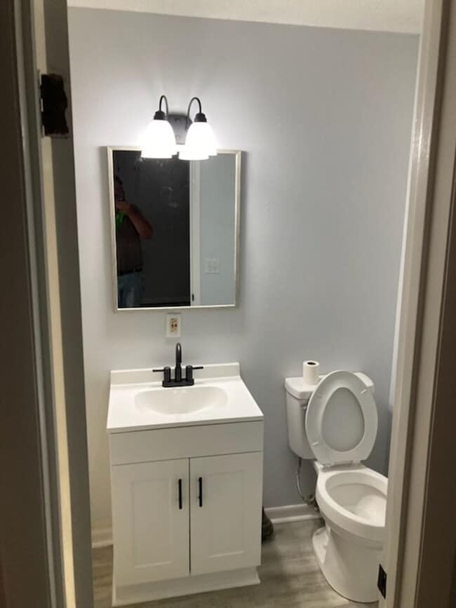 Building Photo - Renovated 1 Bedroom 1 Bathroom in Chipley Fl