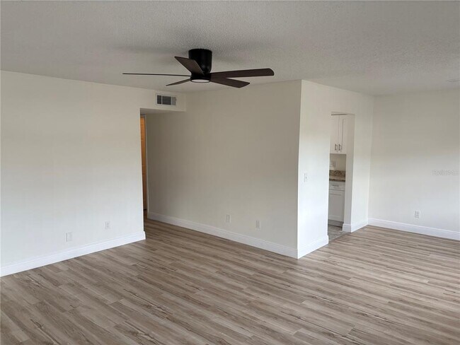 Building Photo - 9218 Tudor Dr