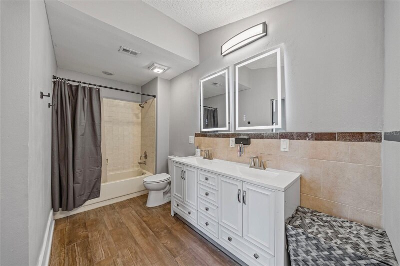 Building Photo - 10253 Allenwood Dr