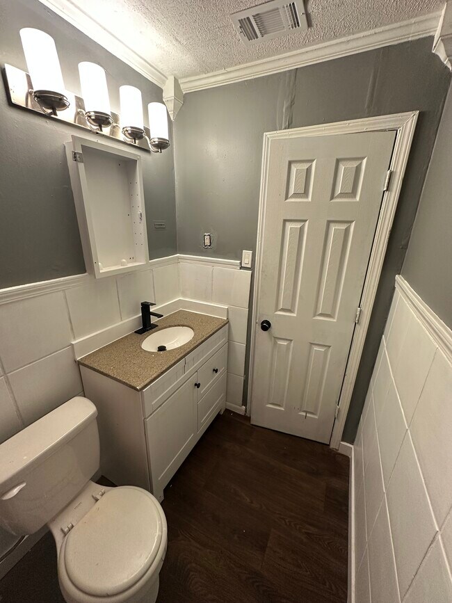 Building Photo - 165 Pleasant Ct