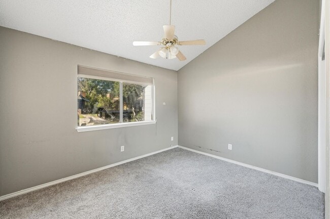 Building Photo - Upgraded Duplex in Arlington!