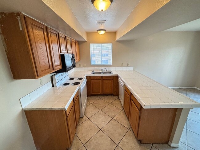 Building Photo - 6208 Yerba Ln