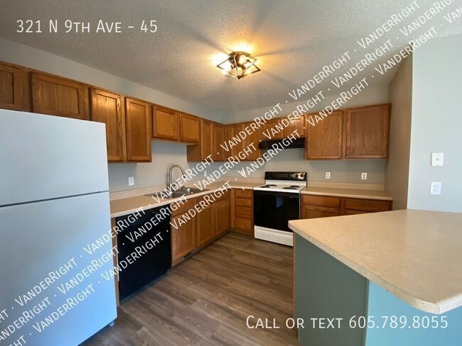 Primary Photo - 321 9th Ave