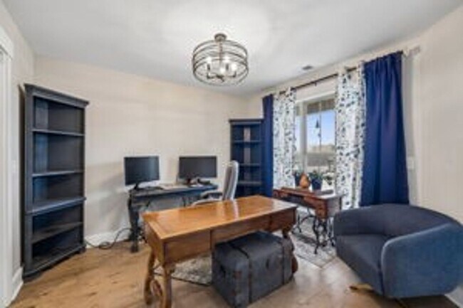 Building Photo - 3 Bedroom 2 1/2 Bathroom Home