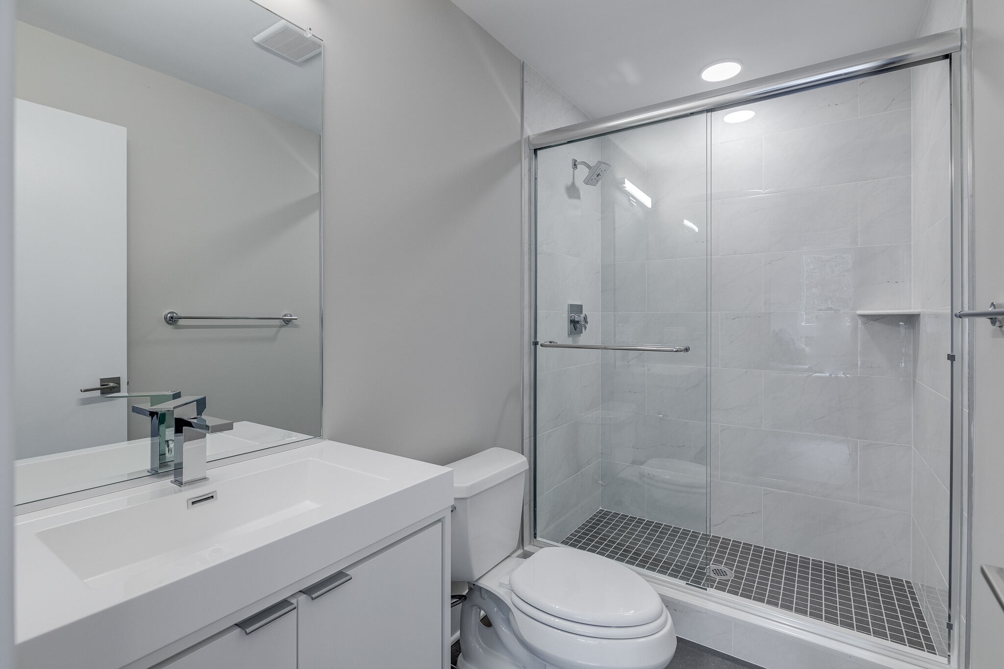 Building Photo - 1952 Bryn Mawr Ave