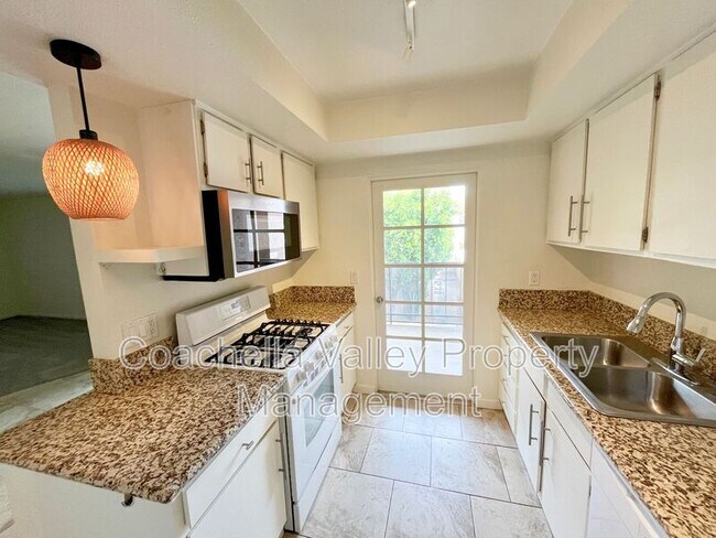 Building Photo - 400 N Sunrise Way