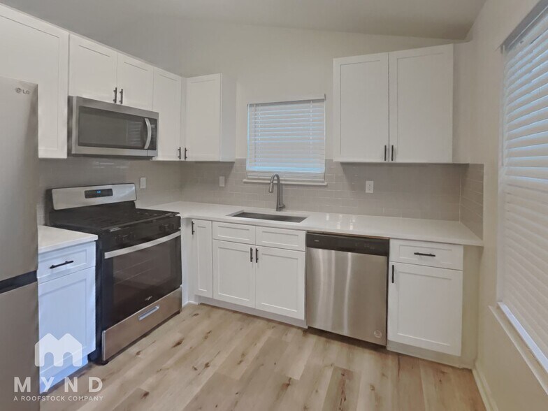 Building Photo - 3221 River Mist Cove
