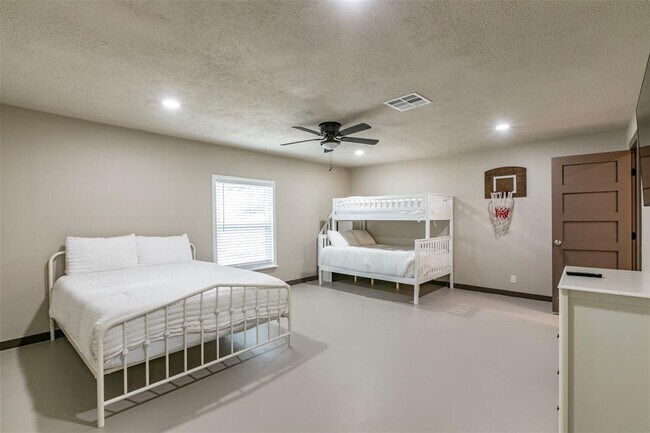 Building Photo - 4613 Joseph St