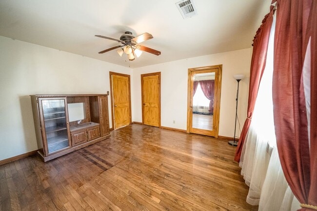 Building Photo - 2218 Chapman St