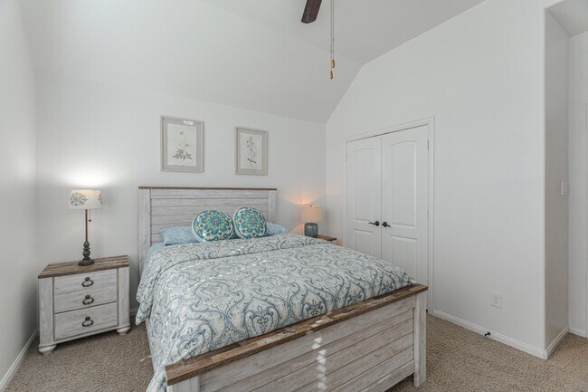 Building Photo - 30 Fury Ranch Pl