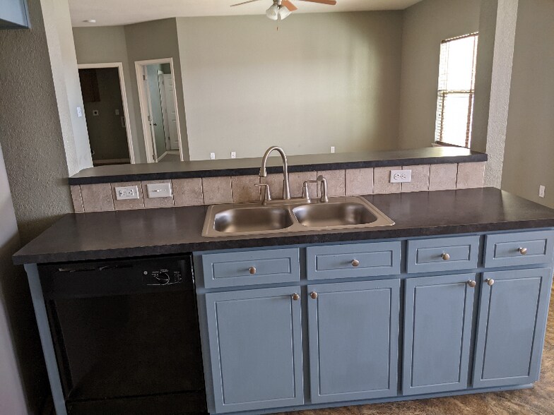 Building Photo - 2706 Tara Dr