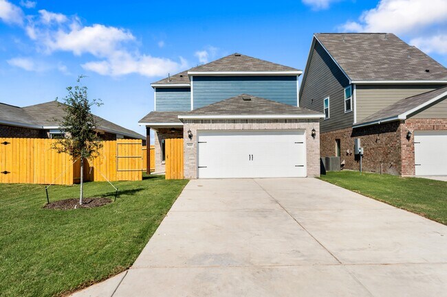Building Photo - 1004 Camelia Grv Ct