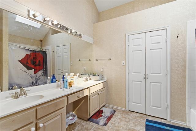 Building Photo - 1701 Creekway Dr