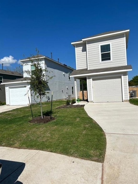 Building Photo - 35 Trinity Cir