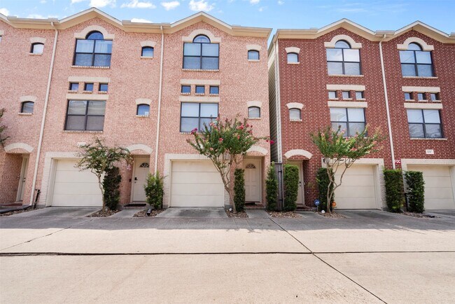 Building Photo - 8715 Meadowcroft Dr