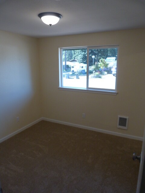 Building Photo - APPLICATION PENDING - Updated Rambler