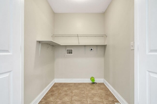 Building Photo - 217 Home Pl Ct SE