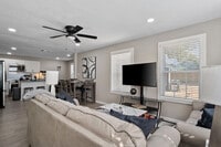 Building Photo - 826 Dalworth St