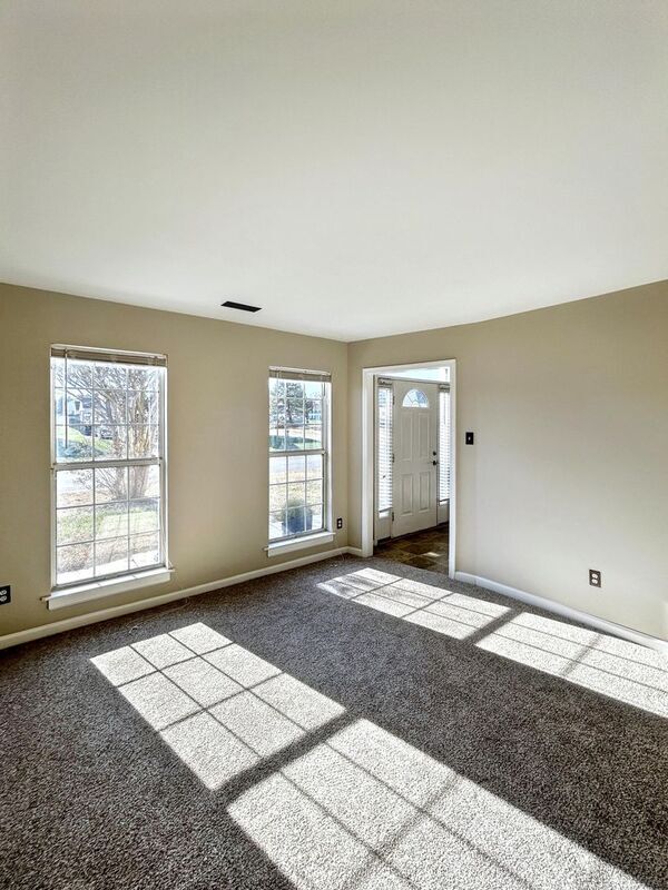 Building Photo - 6005 Almond Creek N Ln