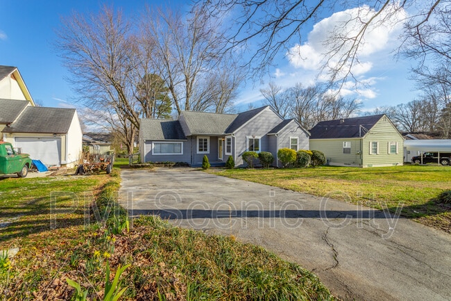 Building Photo - 210 Chickamauga Rd