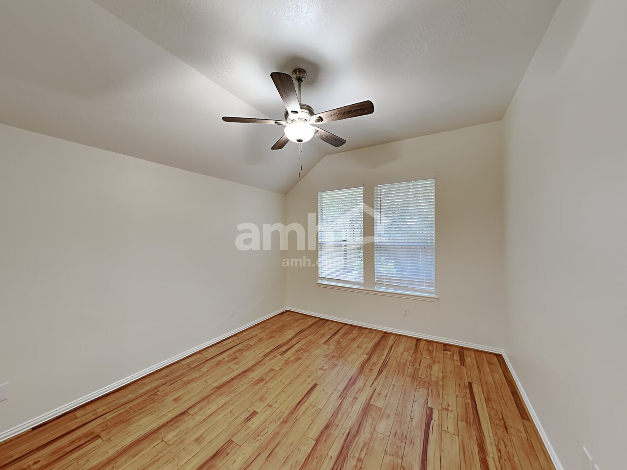 Building Photo - 30919 Blue Ridge Park Ln