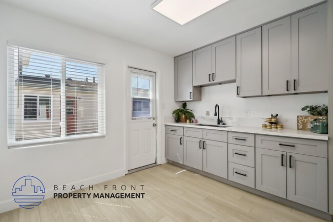 Building Photo - 5792,5794,5802, 5804 Rostrata Avenue