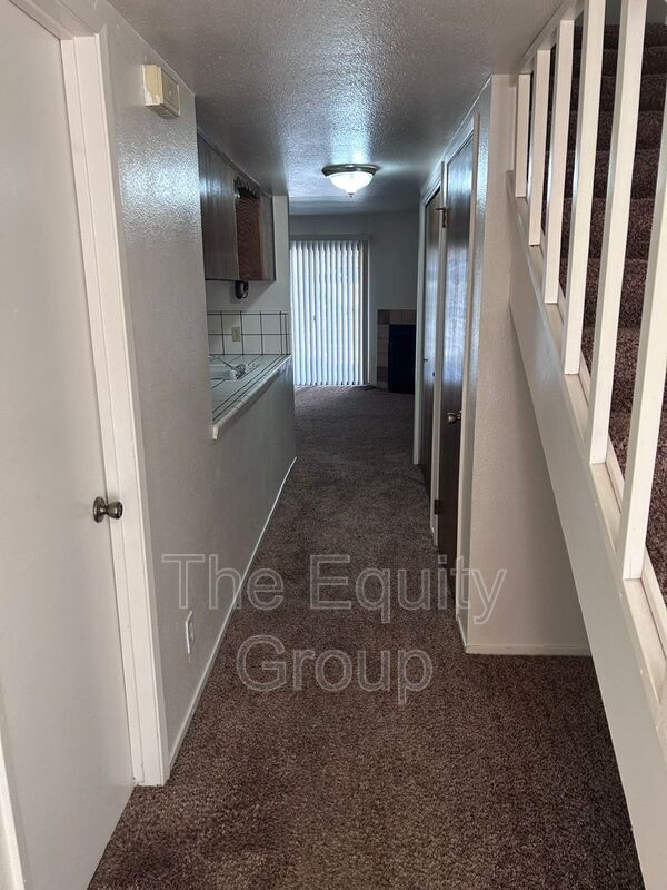 Building Photo - 4224 W Cypress Ave