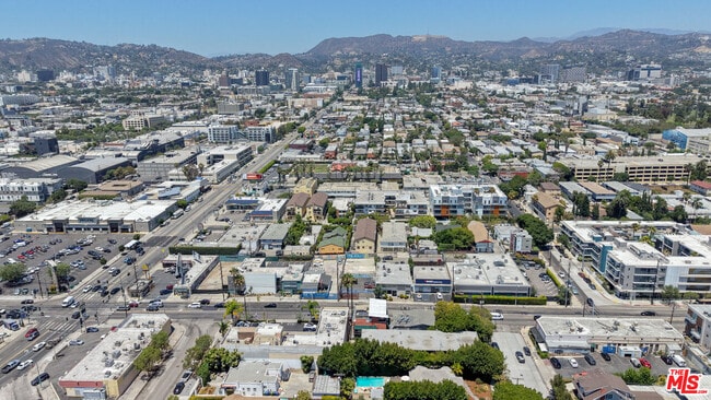 Building Photo - 5754 Melrose Ave