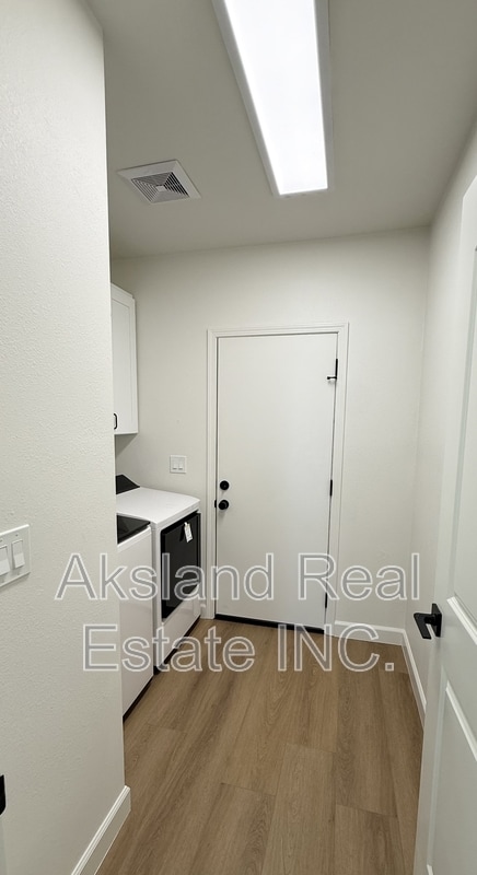 Building Photo - 4701 Elm St
