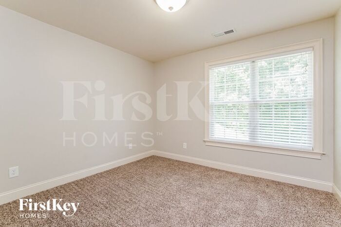 Building Photo - 286 Winding Oak Way