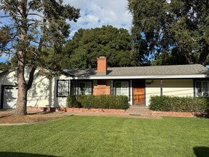 Building Photo - Love This House!