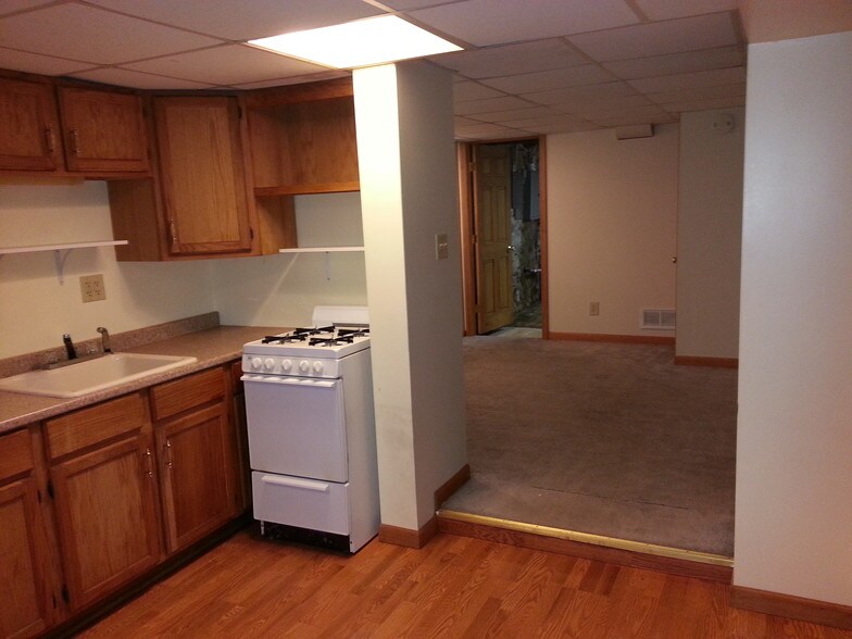 Building Photo - 421 E Lake St