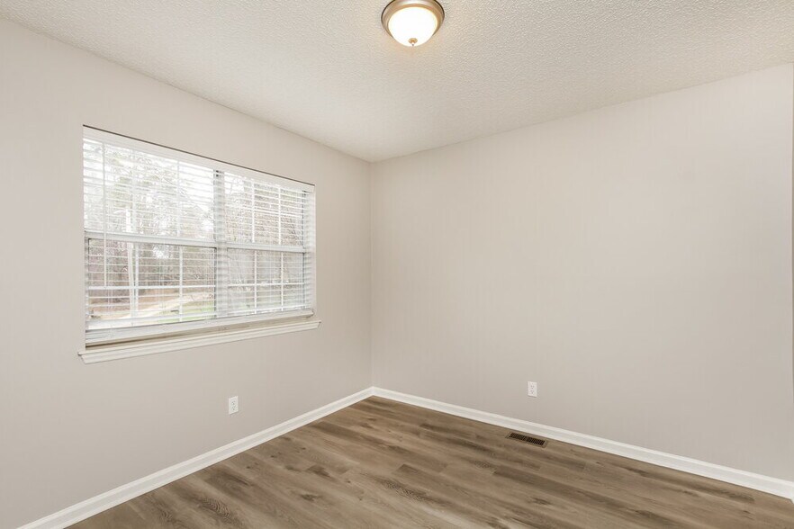 Building Photo - 100 Bath Cir