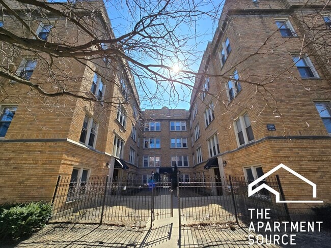 Building Photo - 5133 N Damen Ave