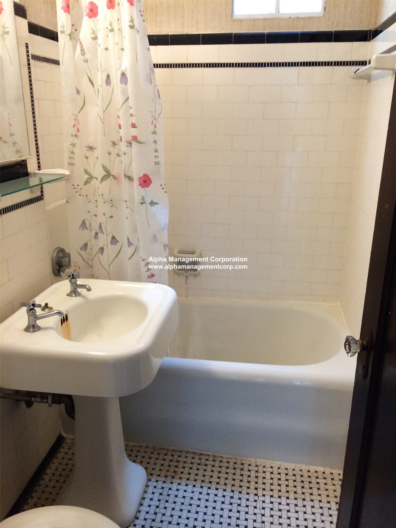 Building Photo - 349 Pleasant St