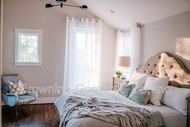 Building Photo - 2156 Byrum Ave