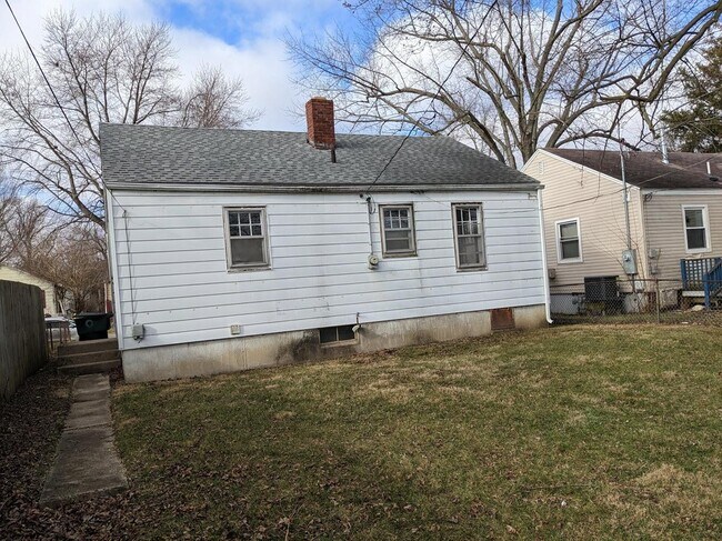 Building Photo - 2302 S Ebright St