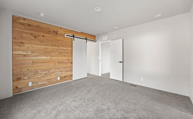Building Photo - 833 Haffey Rd