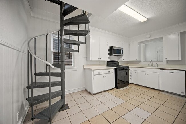 Building Photo - 4605 Harmon Ave