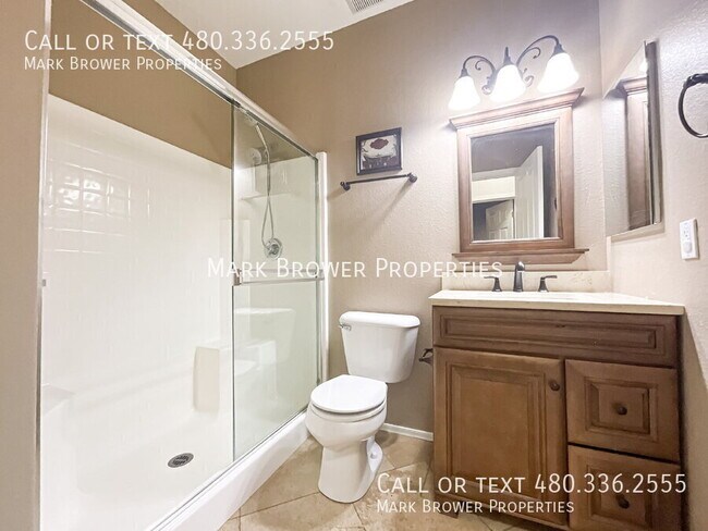 Building Photo - 1273 E Vermont Dr